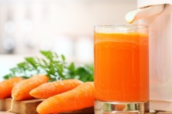 Свежевыжатый морковный сок для лечения сосудистой дистонии